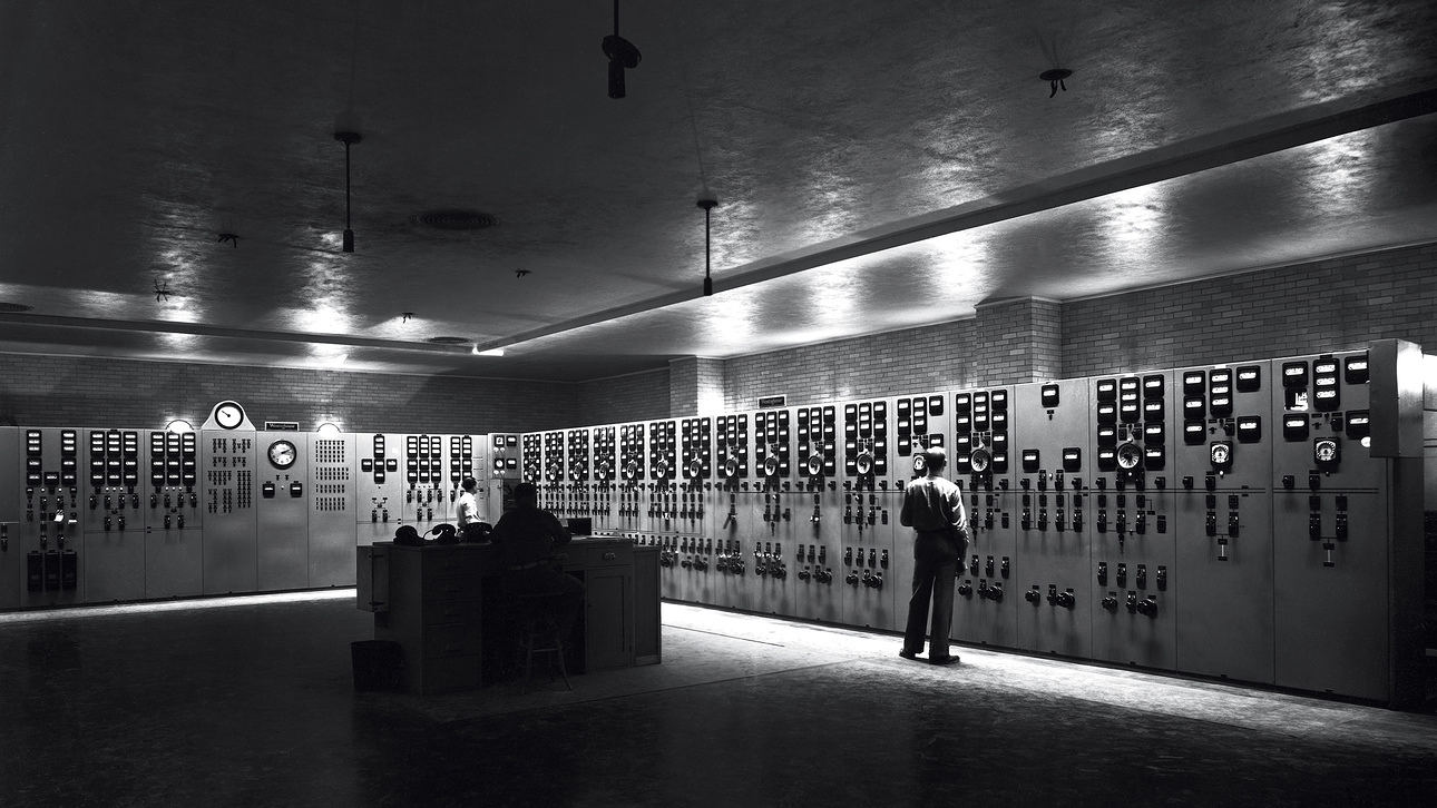 SMR16_ManhattanProject_K25ControlBoard4cBW_crUSDepartmentOfEnergyOakRidgePublicLibrary_H_HERO_ED.jpg