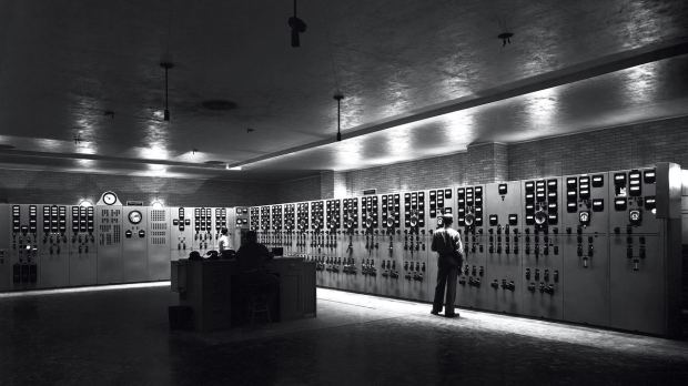 SMR16_ManhattanProject_K25ControlBoard4cBW_crUSDepartmentOfEnergyOakRidgePublicLibrary_H_HERO_ED.jpg
